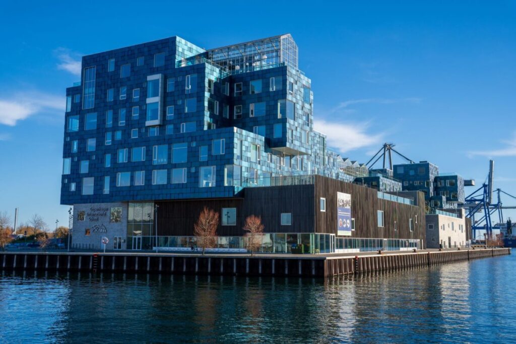 Copenhagen International School with large-scale BIPV on the façade