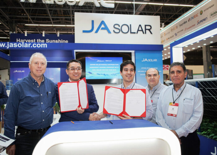 Exel Solar and JA Solar sign a module supply agreement at RE+ Mexico 2025.