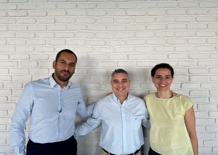 Diomidis Dorkofikis (Foresight), Takis Sarris (JUWI Hellas) and Helene Dimitracopoulos (Mirova) after signing the contracts in Athens.